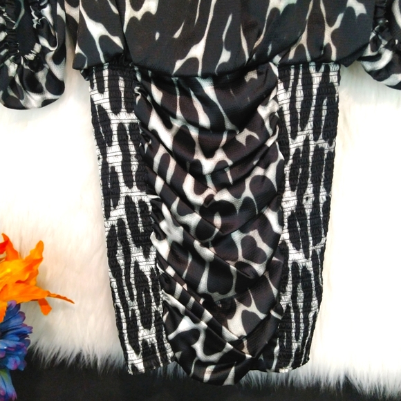 Jessica Simpson Black White and Gray Animal Print Long Sleeve Dress Size 6 - Picture 3 of 10